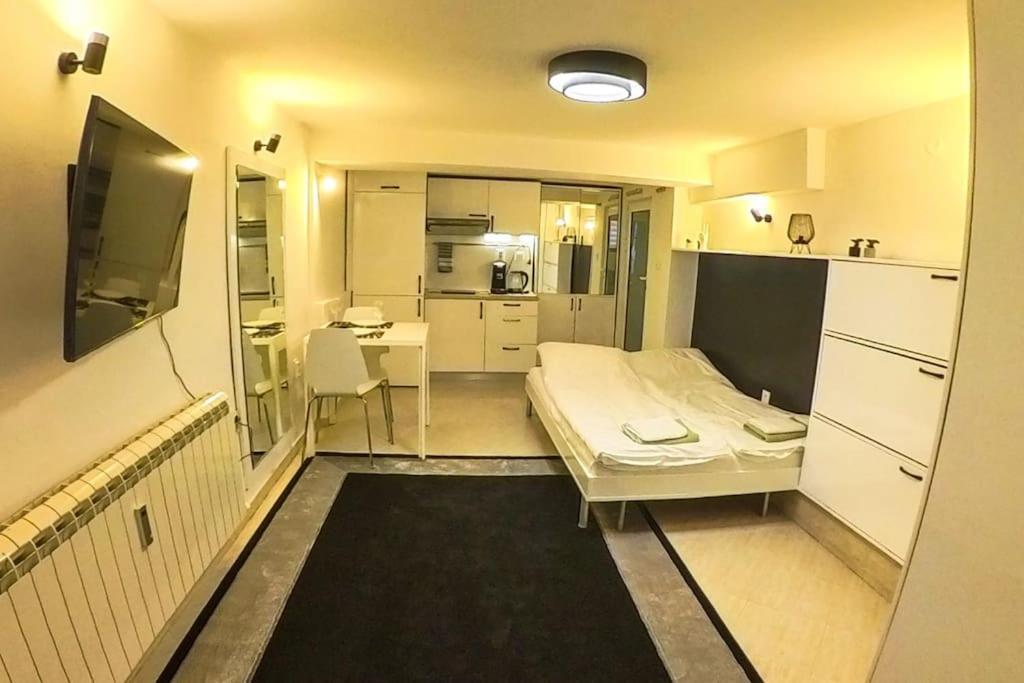 Studio With Courtyard Just Steps Away Vitosha Str Sofie Exteriér fotografie